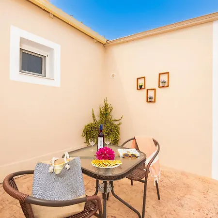 Mazzeto Casa Alonia فيلة